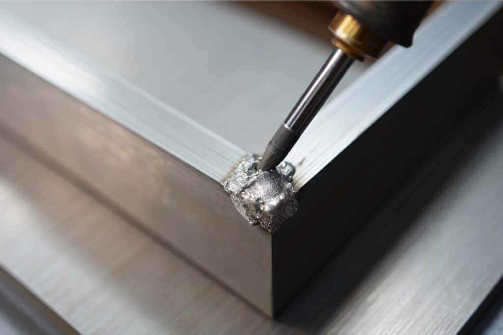 Soudure à froid : la technique révolutionnaire pour réparer sans chaleur