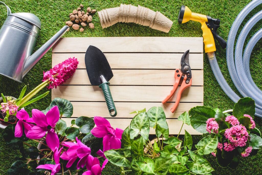 vue d ensemble outils pour commencer à jardiner en avril