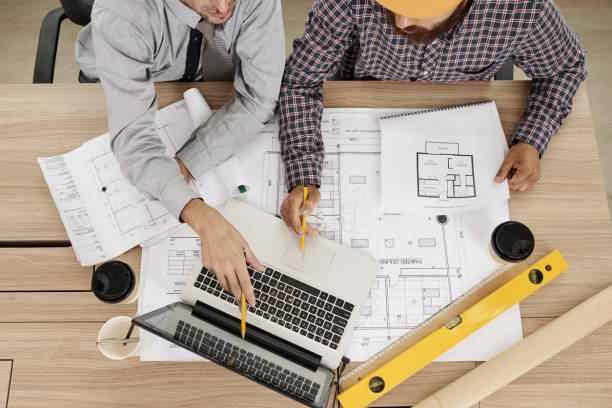 professionnel d'une entreprise de rénovation sur Paris