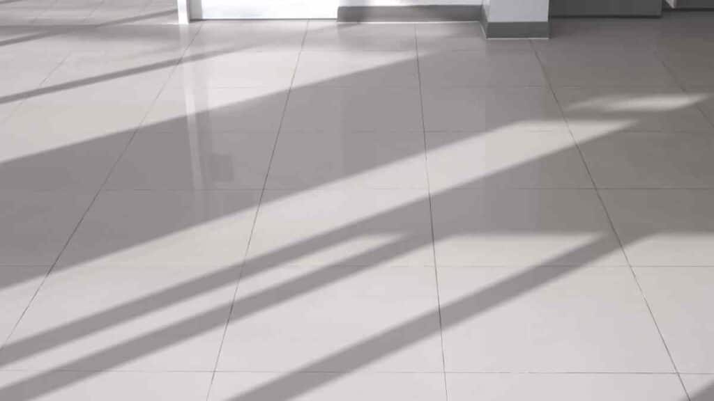Le carrelage 60×60 : pourquoi ce format s'adapte à tous les espaces